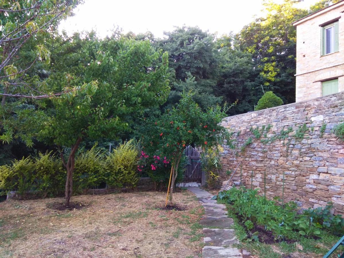 Marina Traditional Stonehouse Afétai Exterior photo
