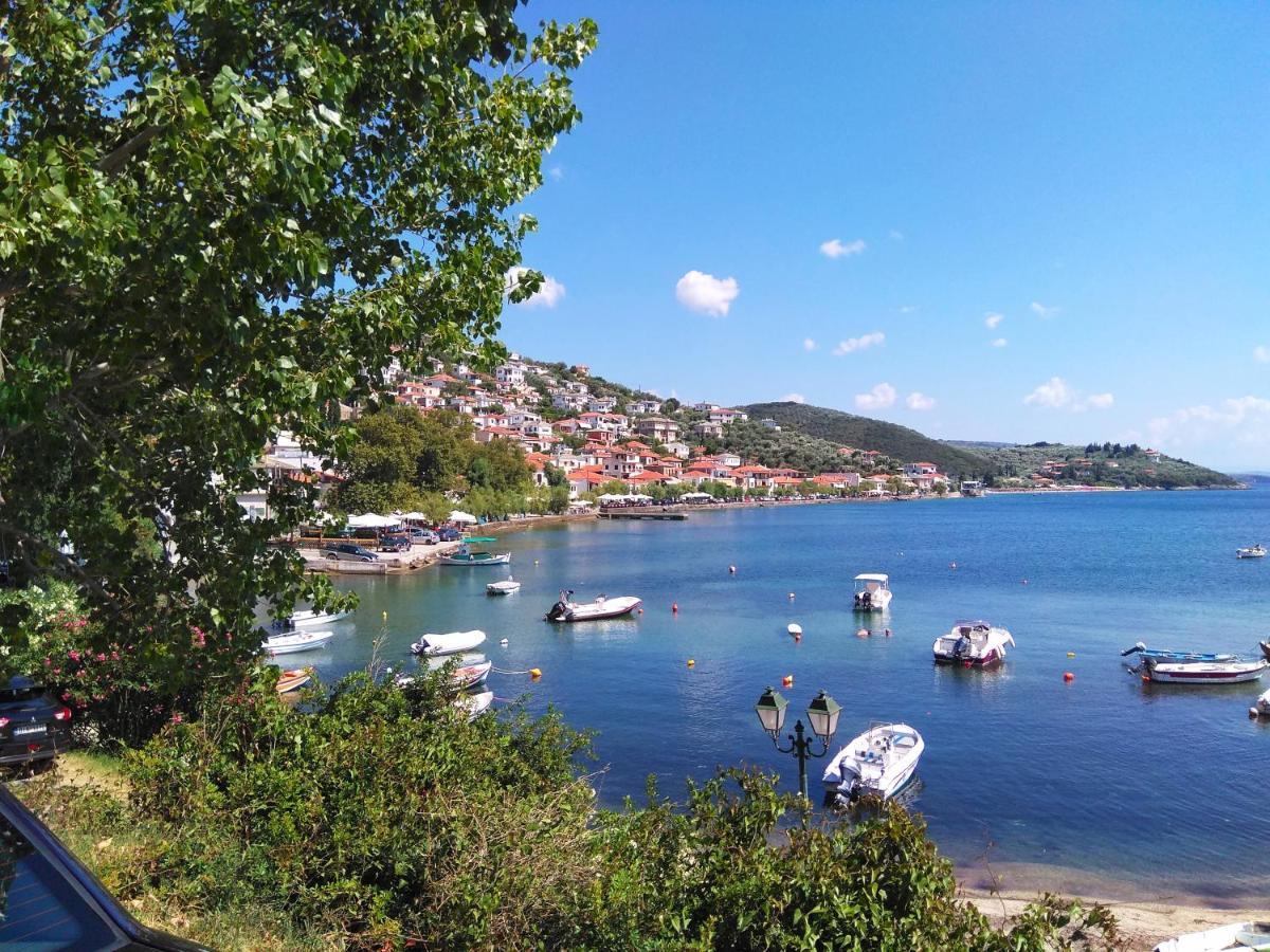 Marina Traditional Stonehouse Afétai Exterior photo