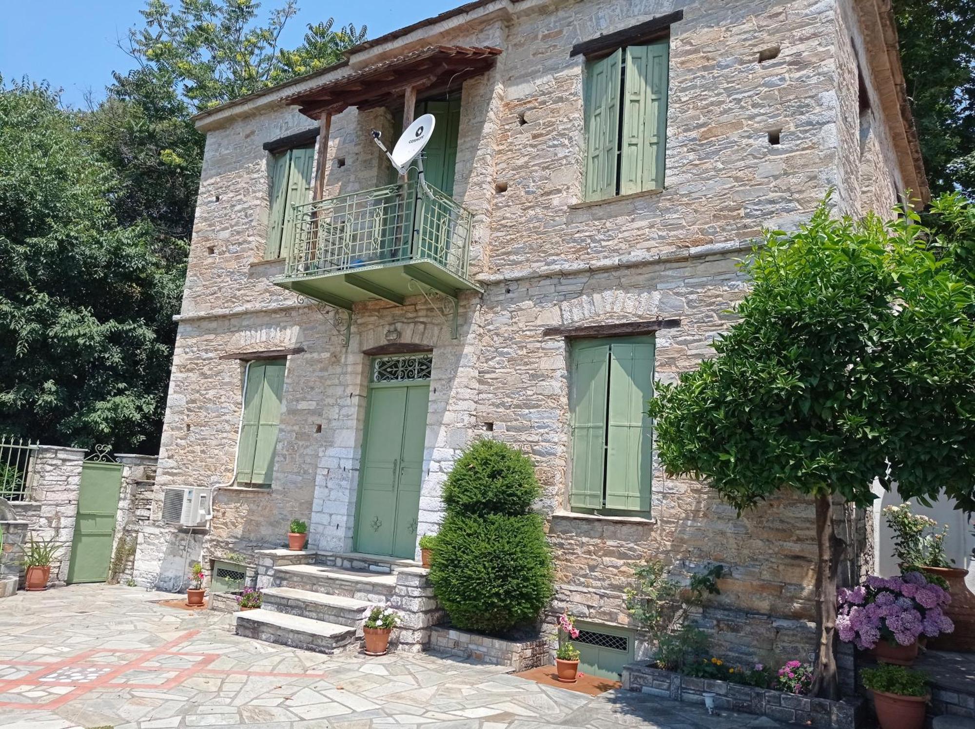 Marina Traditional Stonehouse Afétai Exterior photo